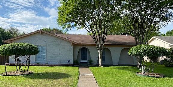 2nd image of 1902 Aspen Ln