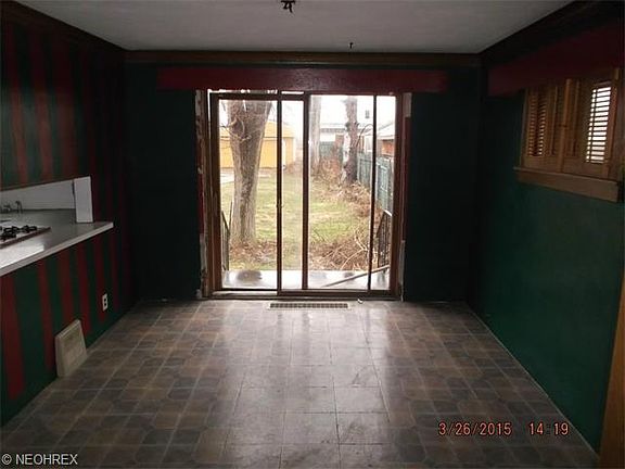 4th image of 3366 W 136th St