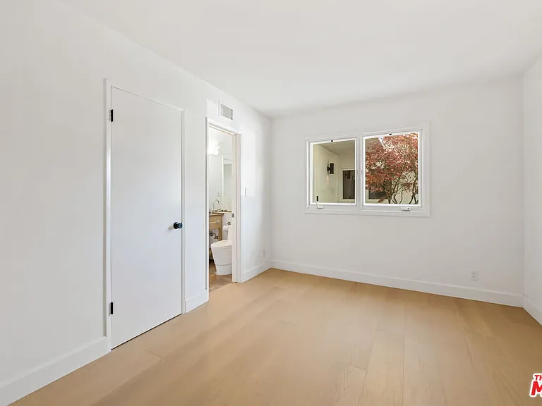 1836 N Doheny Dr — Photo 22