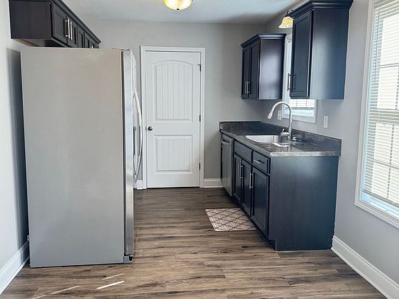 3rd image of 1108 Campbell Ct