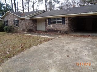 15 Golden Leaf Cir, Carrollton, AL 35447