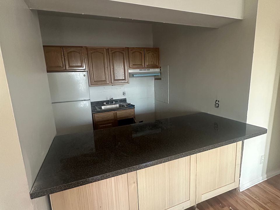 1st image of 89 Wolfs Ln #3