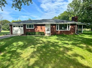 1004 Riverview Rd, Sterling, IL 61081