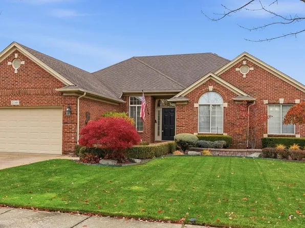 21349 Course Dr, Macomb, MI 48042