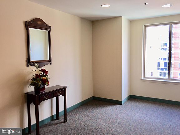 3rd image of 22 Courthouse Sq APT 407