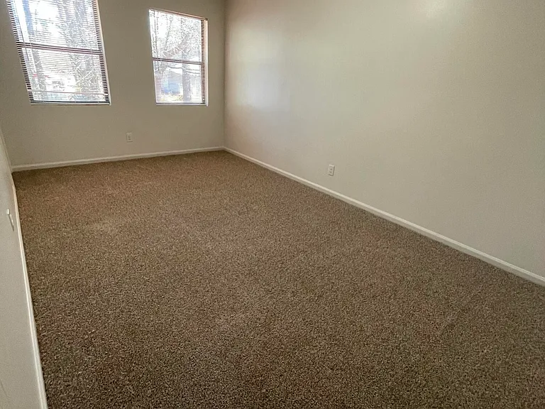 128 Cordell Cir — Photo 5