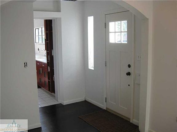 2nd image of 412 E Rosewood Ave