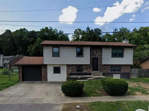 955 Timberwood Dr, Radcliff, KY 40160