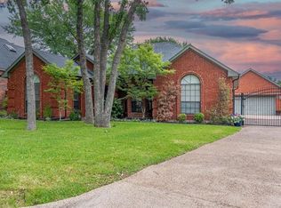 2217 Sand Creek Ct, Arlington, TX 76006