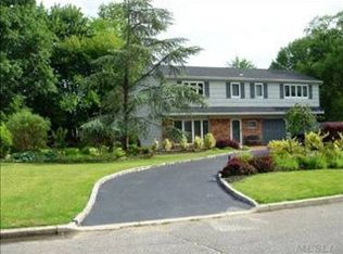12 Gallatin Dr, Dix Hills, NY 11746