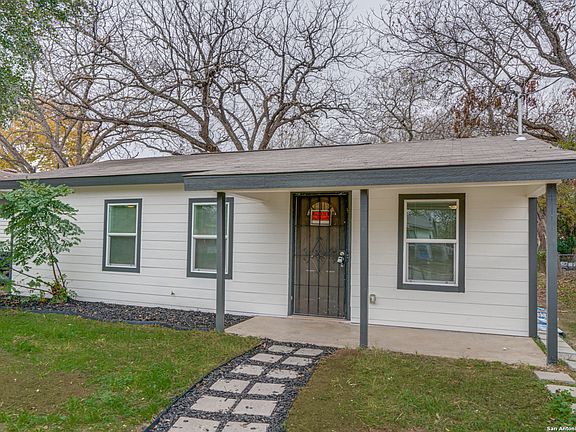 3rd image of 515 PECAN VALLEY DR