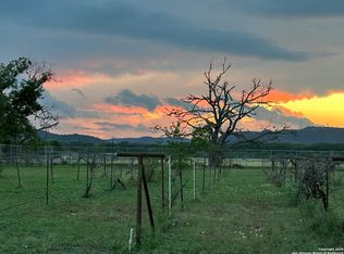 779 N Main St, Utopia, TX 78884