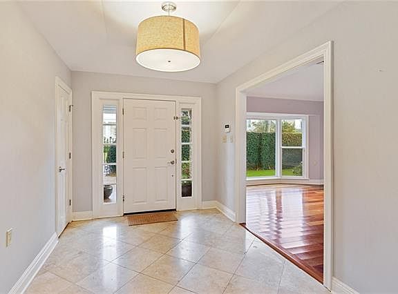 3rd image of 524 Hector Ave