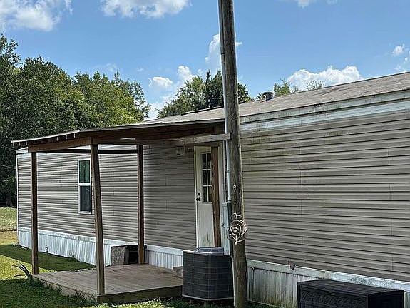 3rd image of 260 N Stillwell Rd