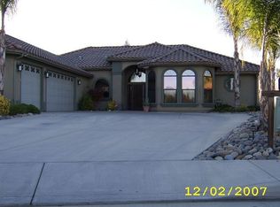 1027 N Rossmoor St, Visalia, CA 93291