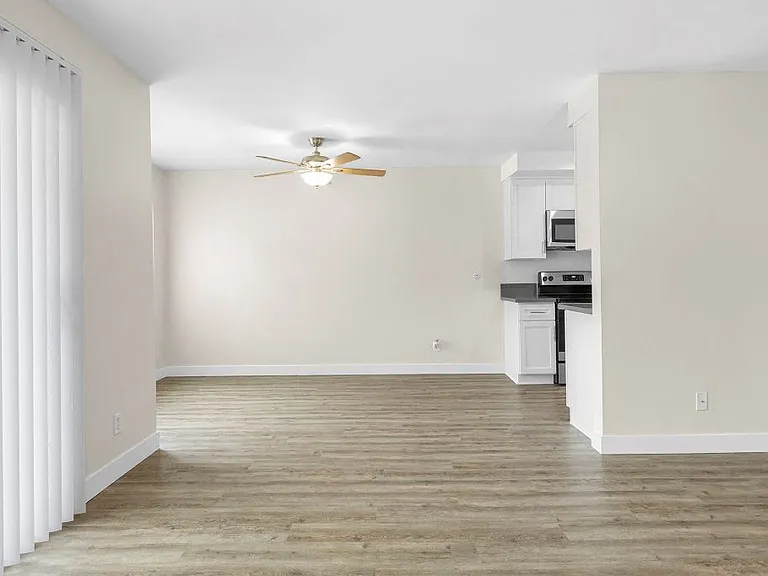 5633-45 N Topanga Canyon Blvd — Photo 12