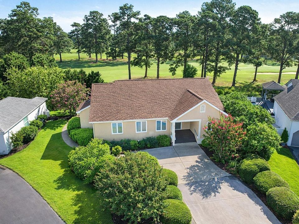1st image of 3814 Palmetto Dr.