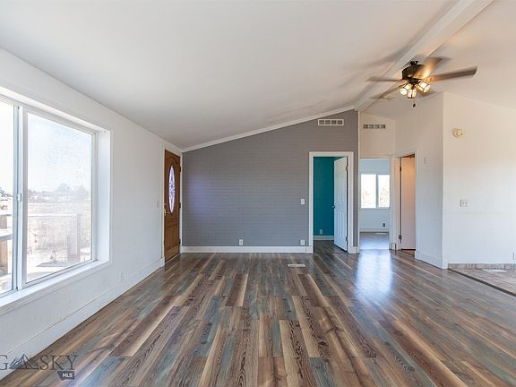 4th image of 276 Blackhawk Ln
