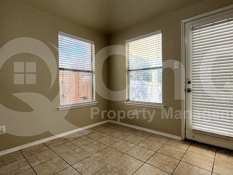 233 Niagara Falls Dr — Photo 6