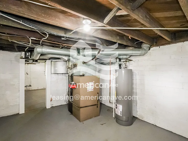 1371522_012_basement_13767345.jpg