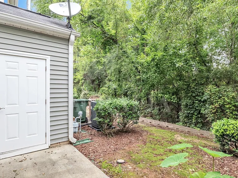 255 Hampshire Downs Dr — Photo 21