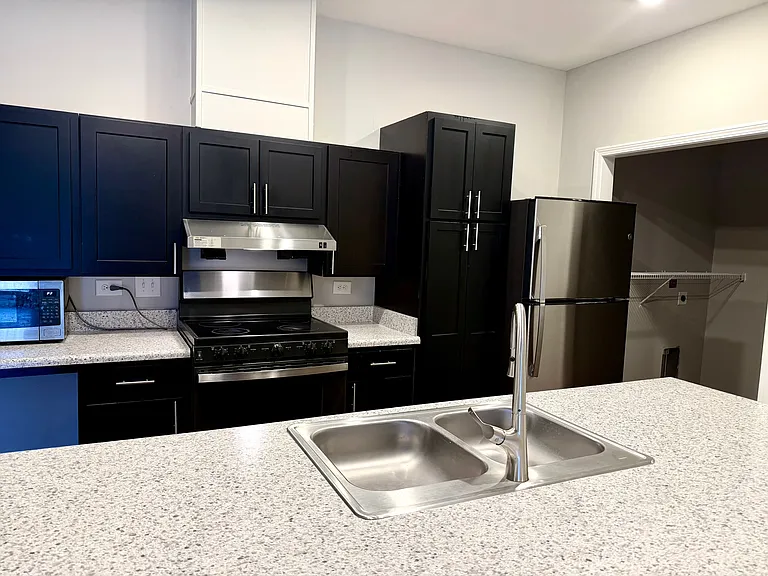Lakeview Terrace Apartments — Photo 6