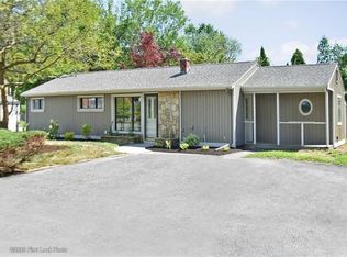 4 Cogonet Ave, Warwick, RI 02889