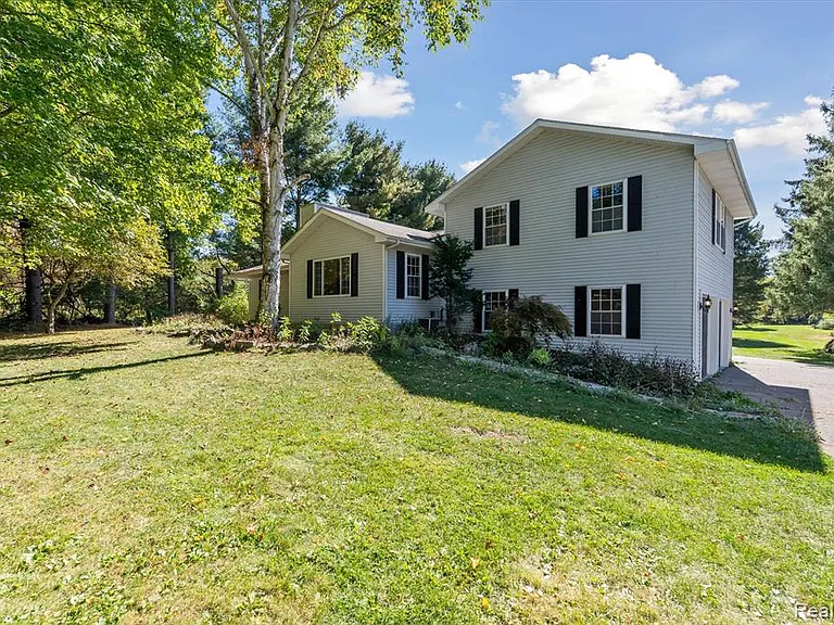 2860 E Coon Lake Rd — Photo 2