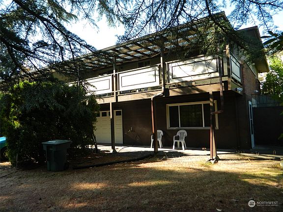 N unit up & down with Deck & Garage>
