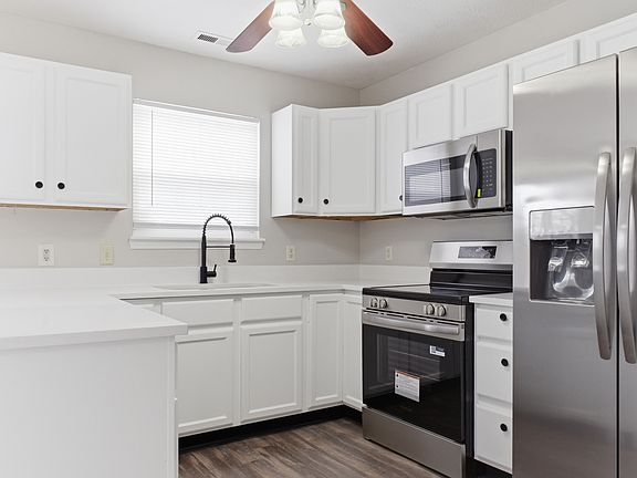 2nd image of 14960 Oak Rd