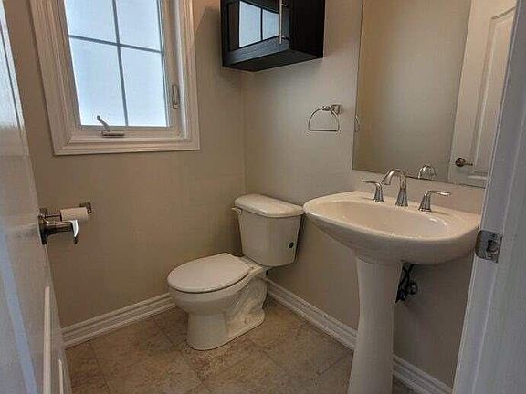 3rd image of 2425 Greenwich Dr