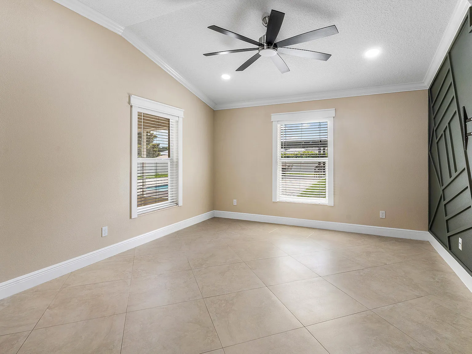 3 bed, 2.0 bath, 1816 sqft, $3,500 — Photo 3