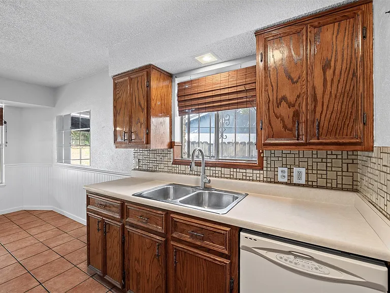 7506 Glenhill Rd — Photo 12