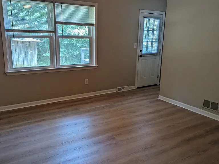 474 Woodview Dr — Photo 11