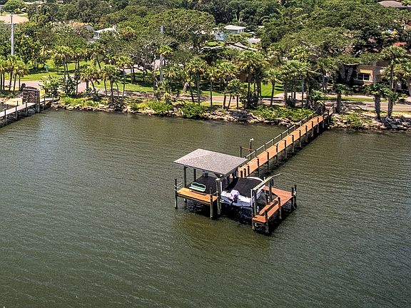 3rd image of 3426 N Indian River Dr