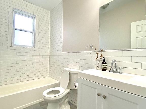 4th image of 399 Lincoln Ave #2