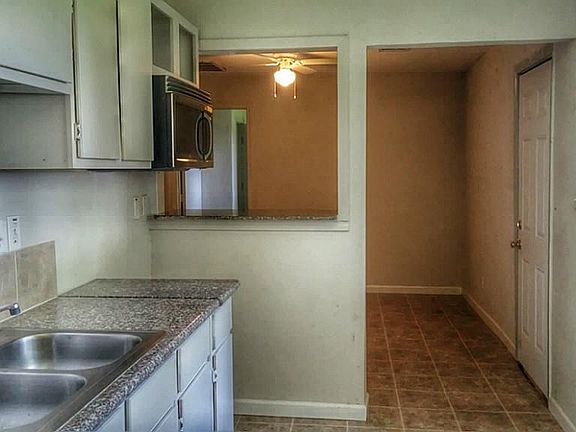 4th image of 2209 Hillshire Dr