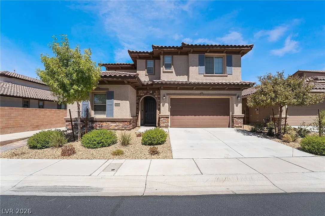 4 bed, 2.5 bath, 2703 sqft, $2,900 — Photo 1