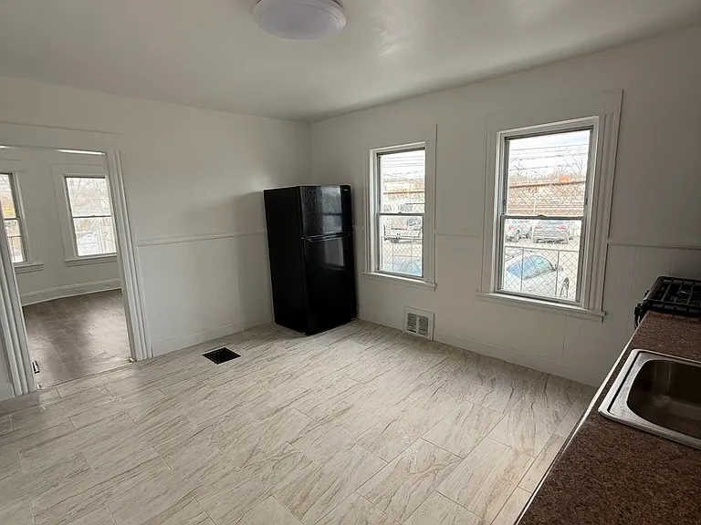 29 Hubbell St #1 — Photo 6