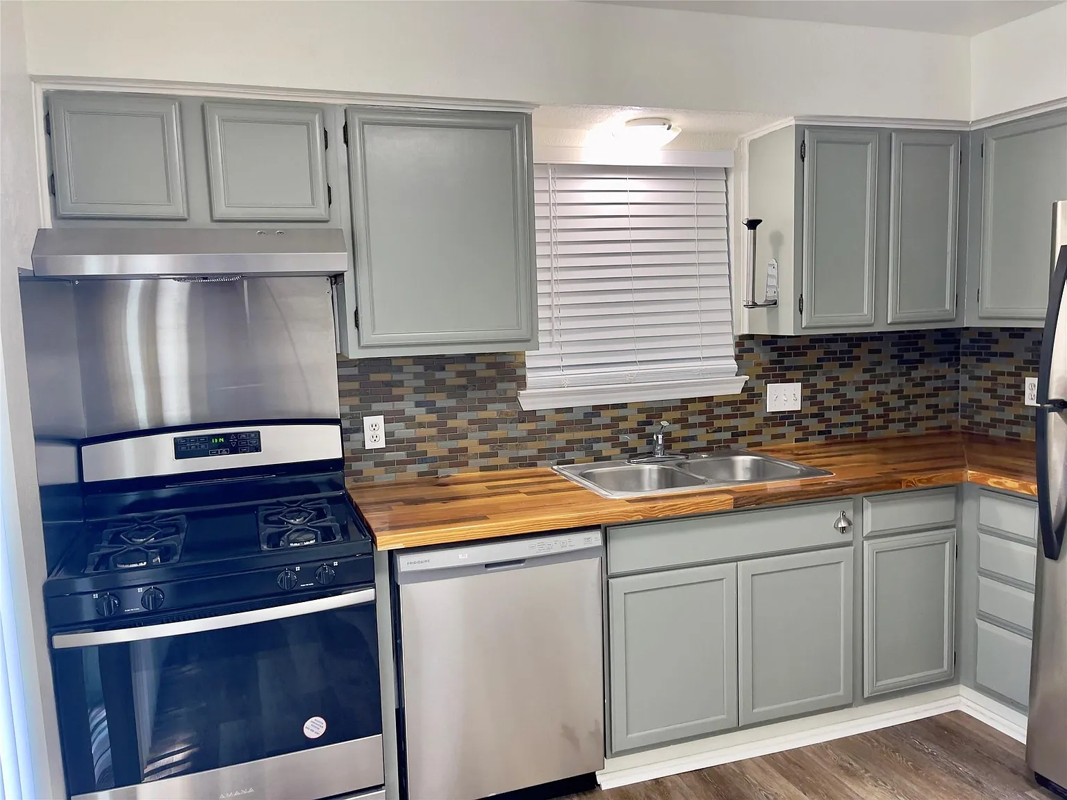 2 bed, 2.0 bath, 1035 sqft, $1,600 — Photo 3