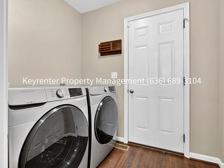 411 Angelique Pl — Photo 28