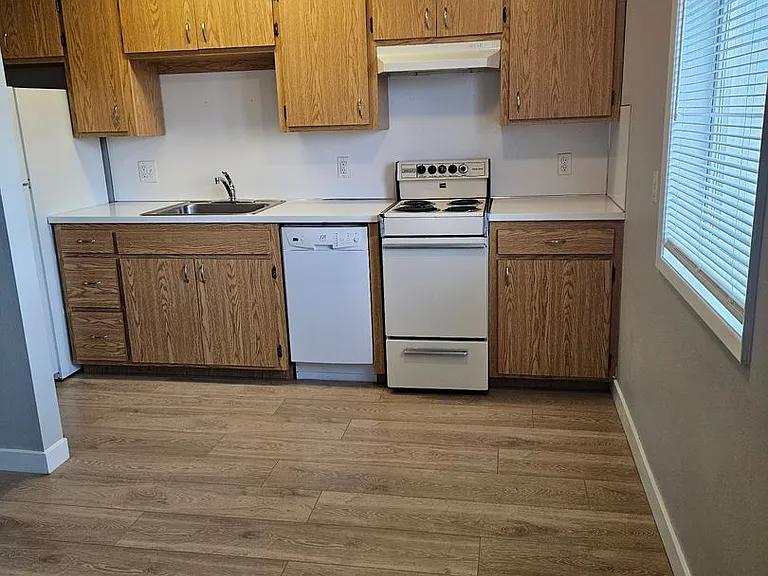 Sherman Oaks Apartments — Photo 5