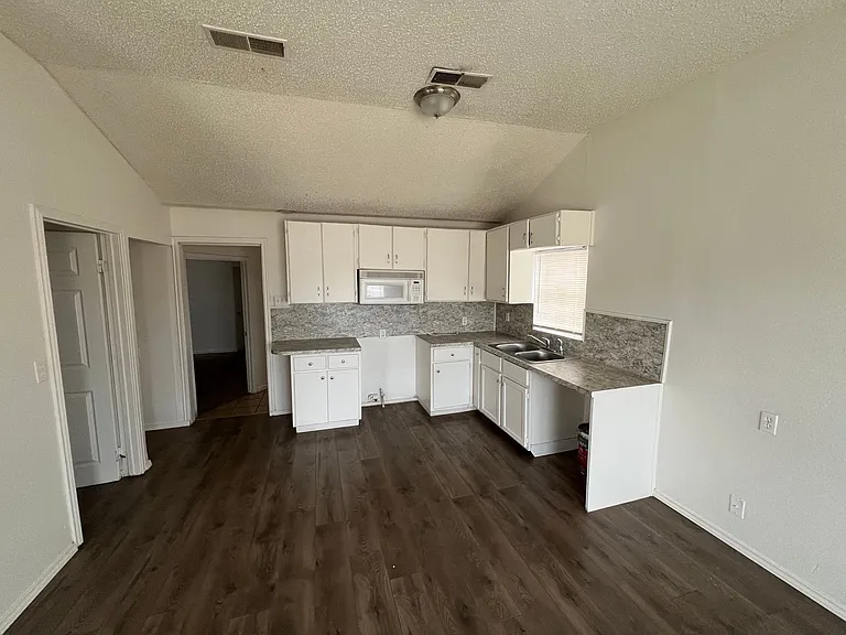 3202 Baylor St — Photo 13