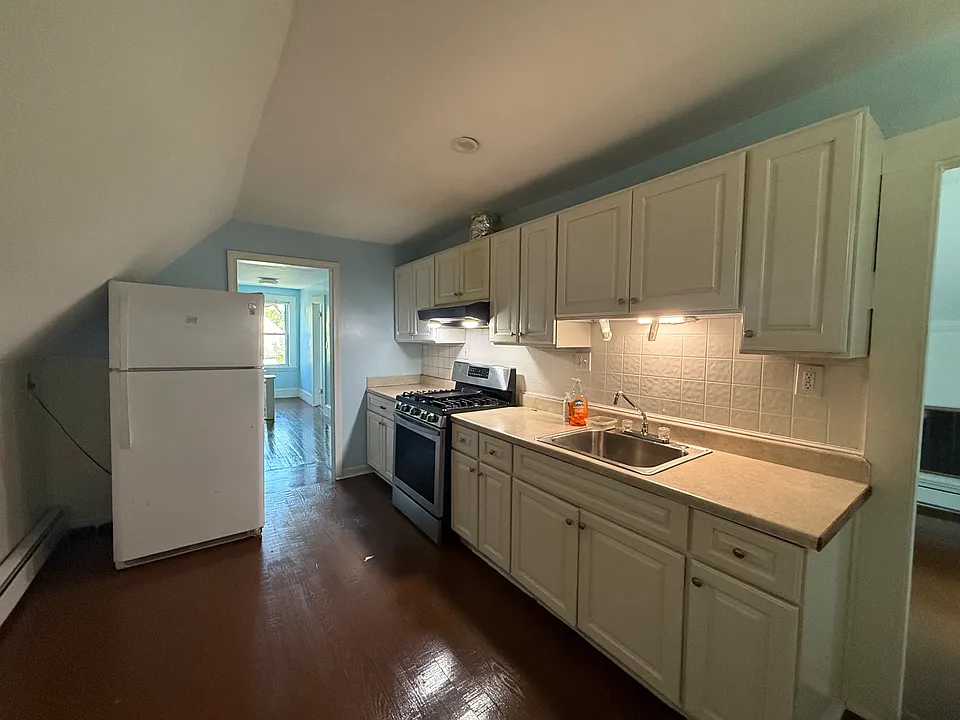 191 Fayette St #3