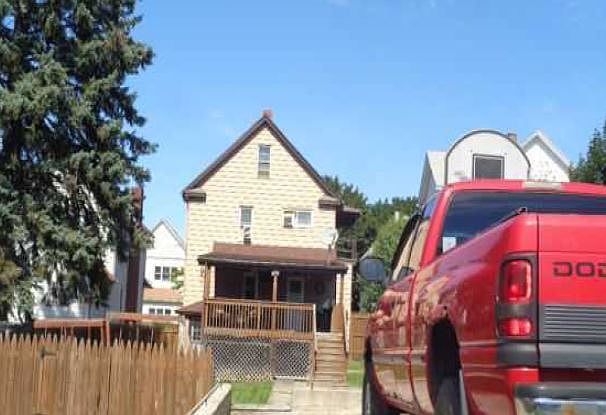 2nd image of 824 Hickory St