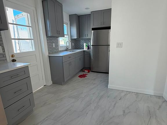 3rd image of 160 E Kinney St APT 1