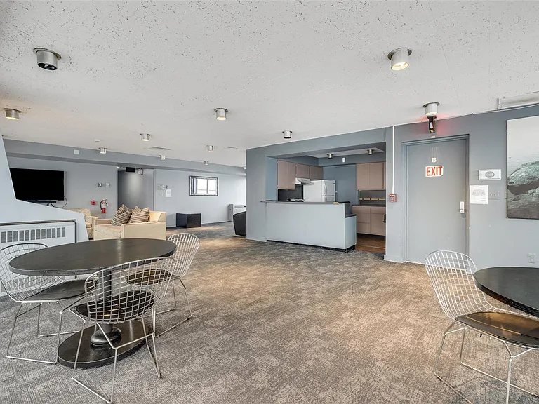 8200 E Jefferson Ave #506 — Photo 33