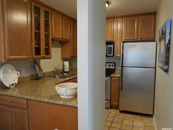 3rd image of 523 Woodside Oaks APT 5