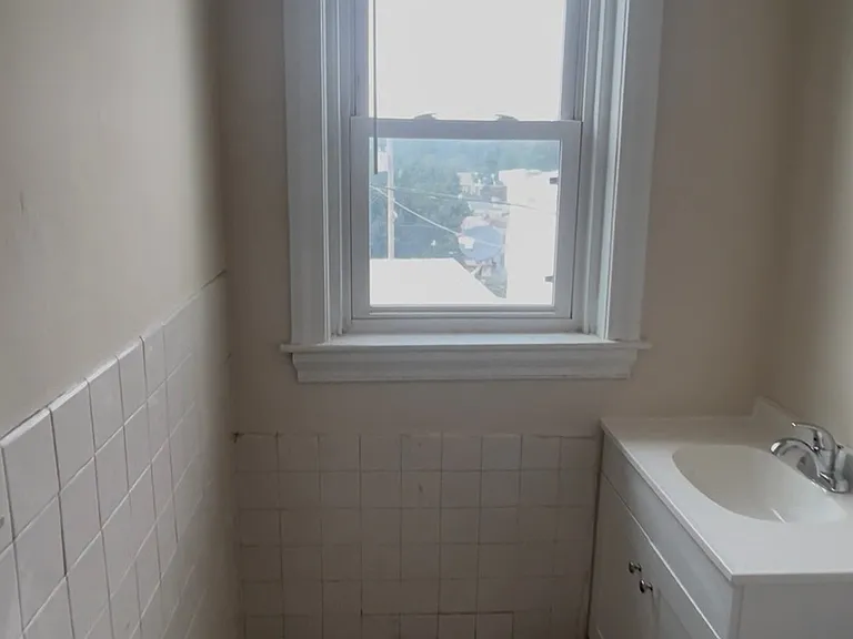 231 W Chestnut St #3B — Photo 6