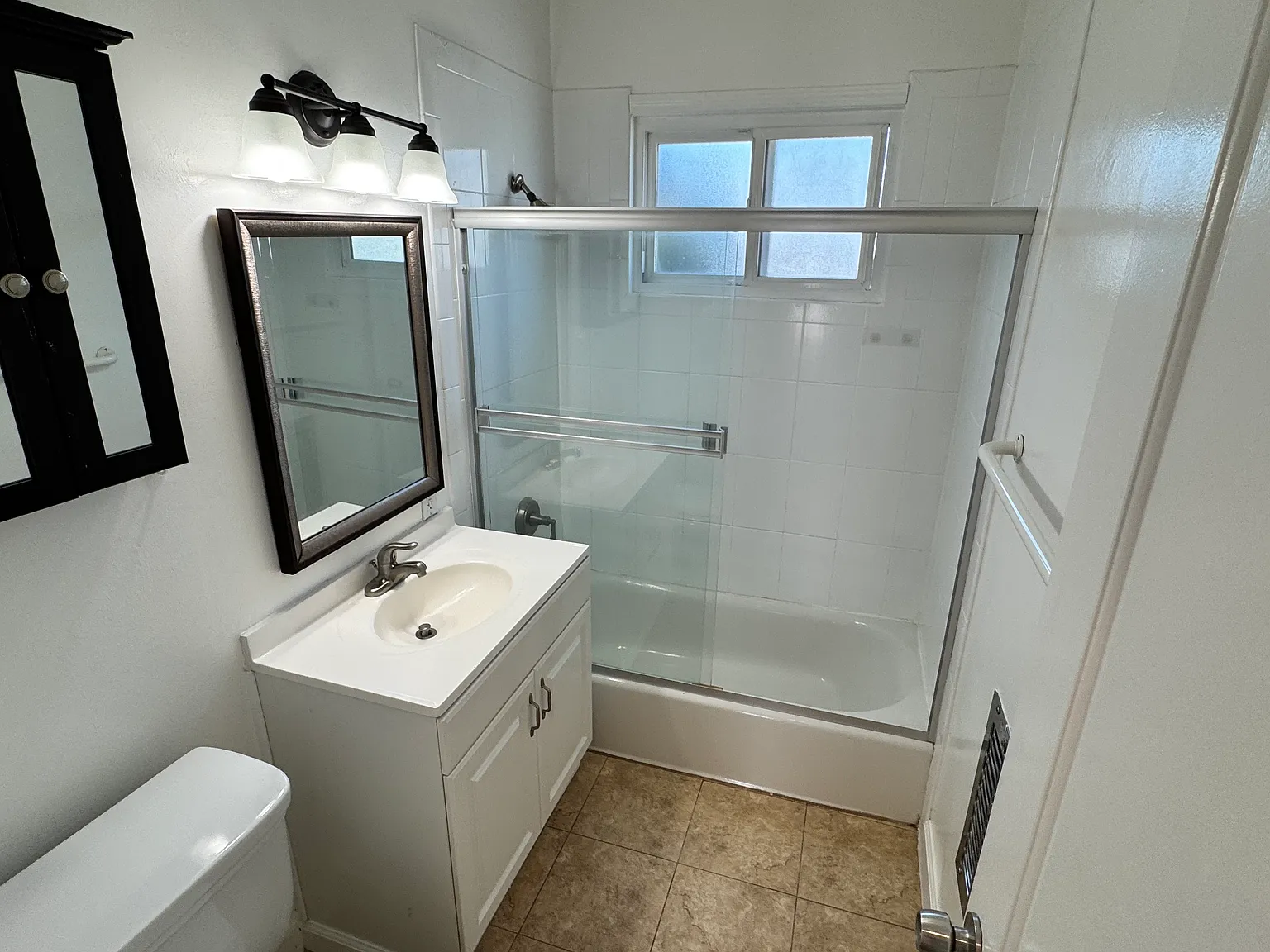 2 bed, 1000 sqft, $3,395 — Photo 3